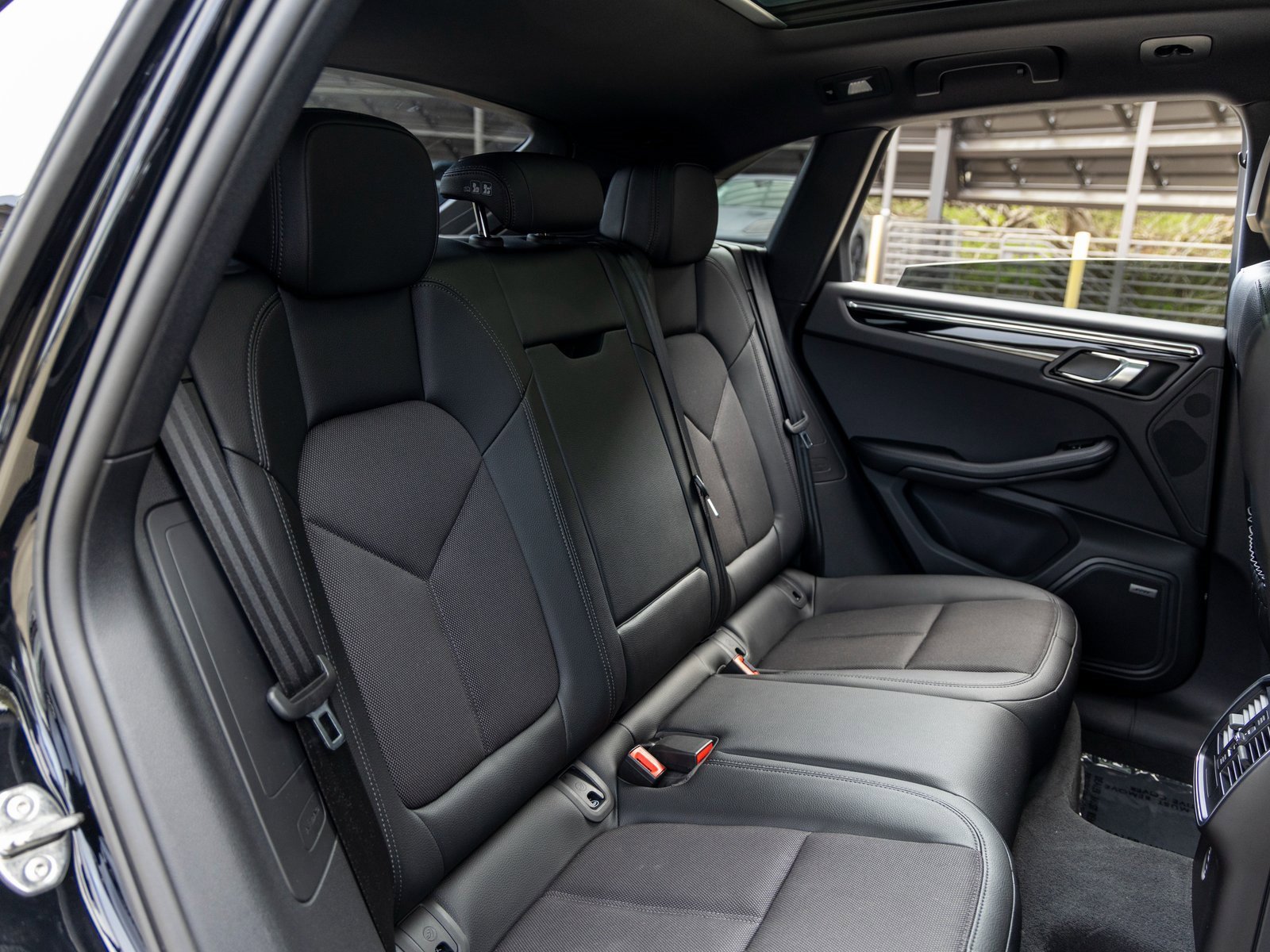 Certified 2025 Porsche Macan image 45