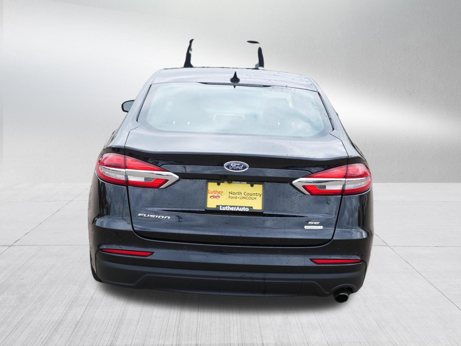 Used 2019 Ford Fusion SE FWD image 6