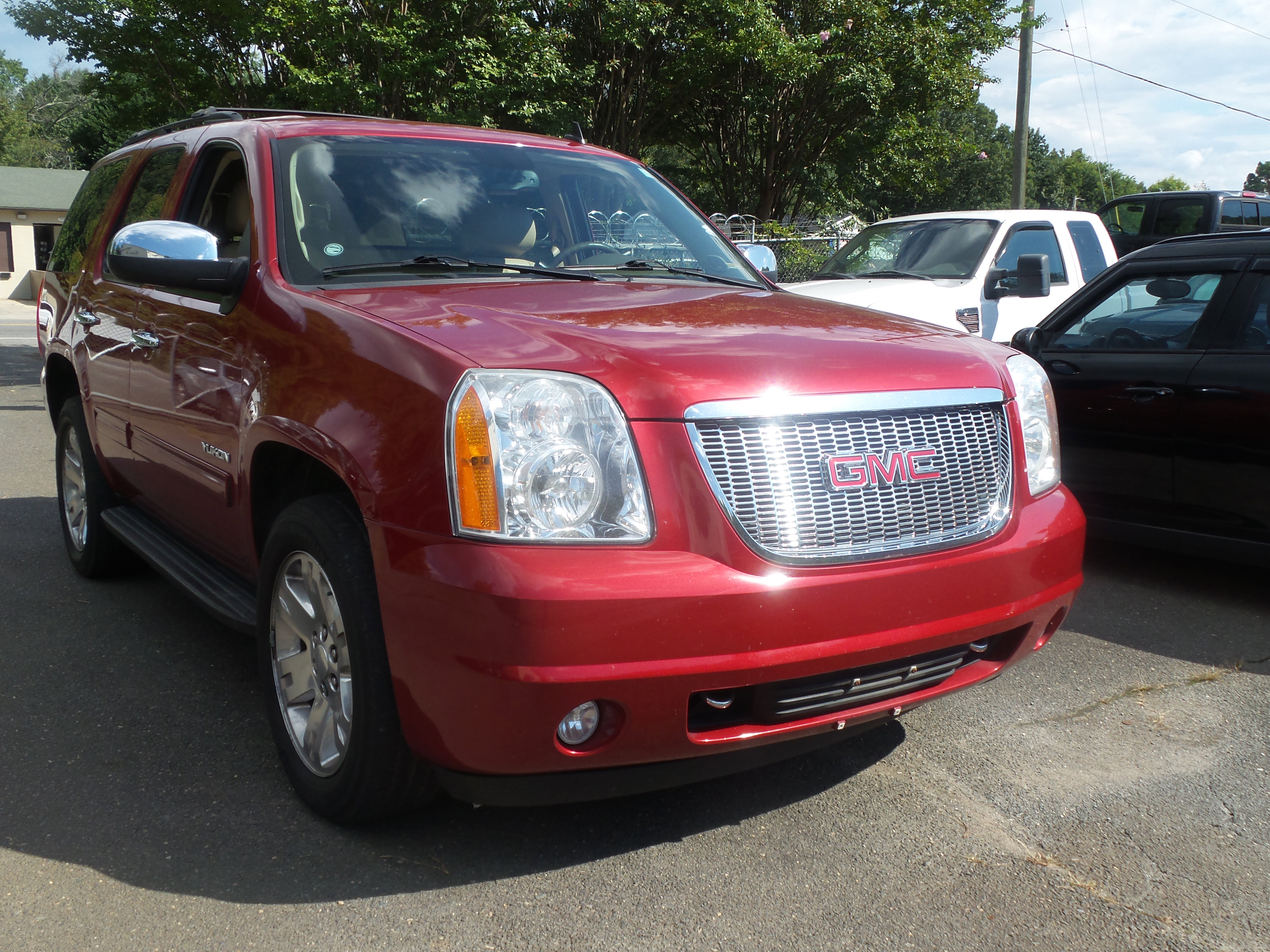 Used 2013 GMC Yukon SLT w/ SLT Chrome Package image 12