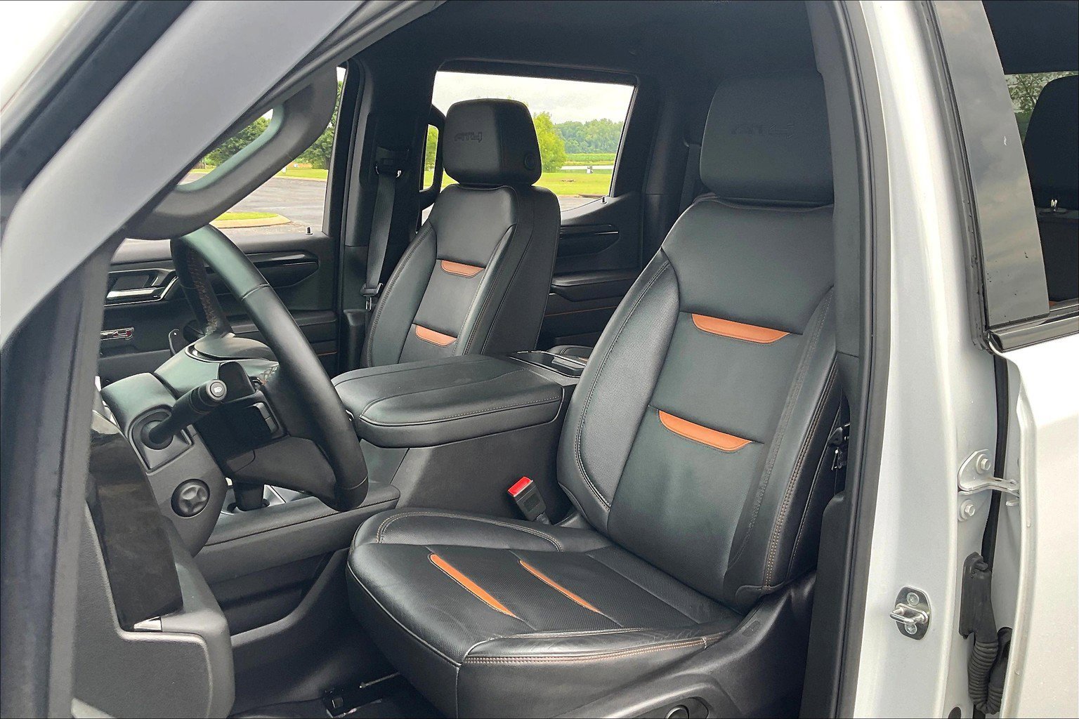 Used 2024 GMC Sierra 1500 AT4 w/ Technology Package image 7