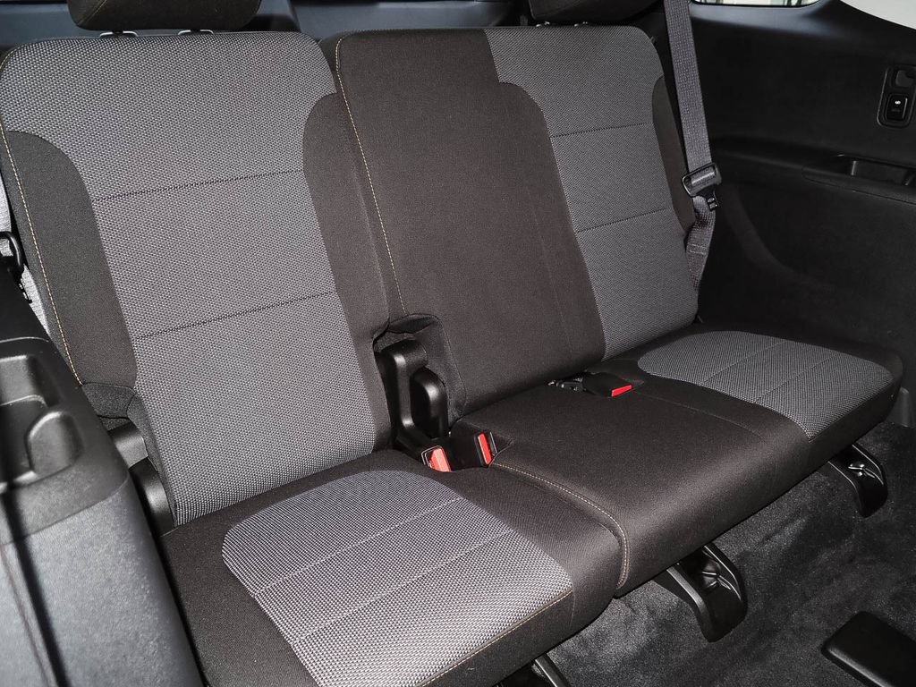 Used 2020 Chevrolet Traverse LT FWD image 21