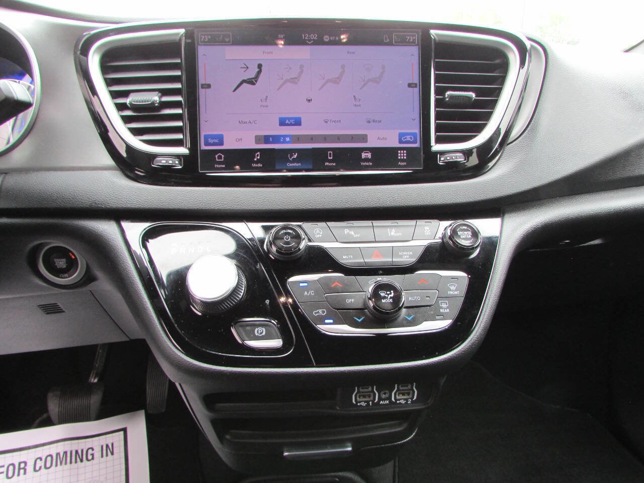 Used 2025 Chrysler Pacifica Select FWD image 10