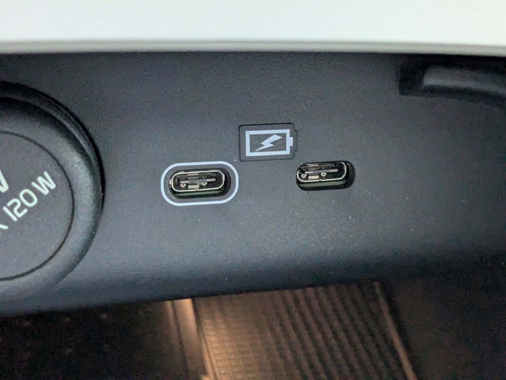 New 2026 Volvo XC40 B4 Plus w/ Climate Package image 24