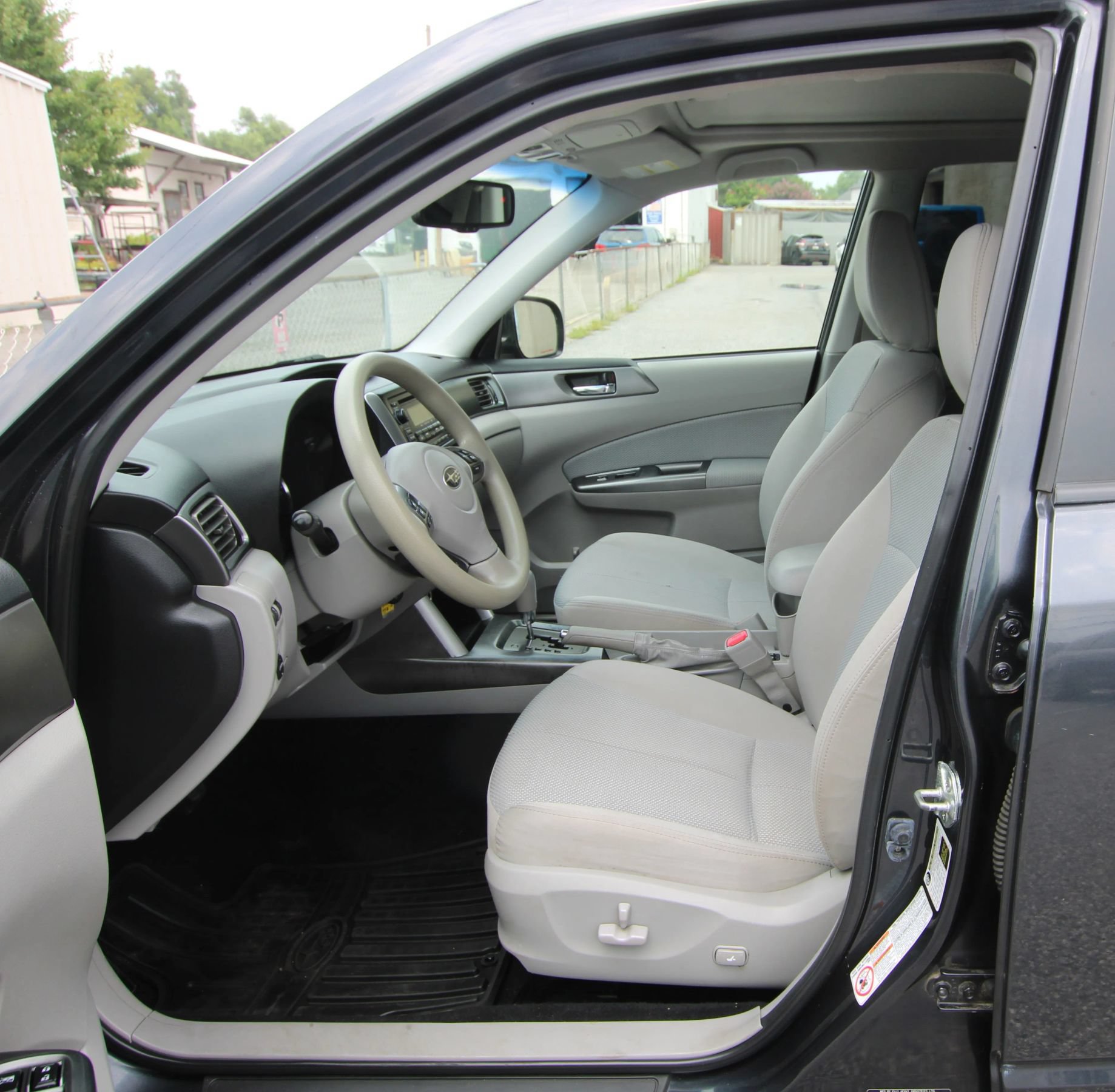 Used 2012 Subaru Forester 2.5X Premium w/ All-Weather Pkg AWD/4WD image 9