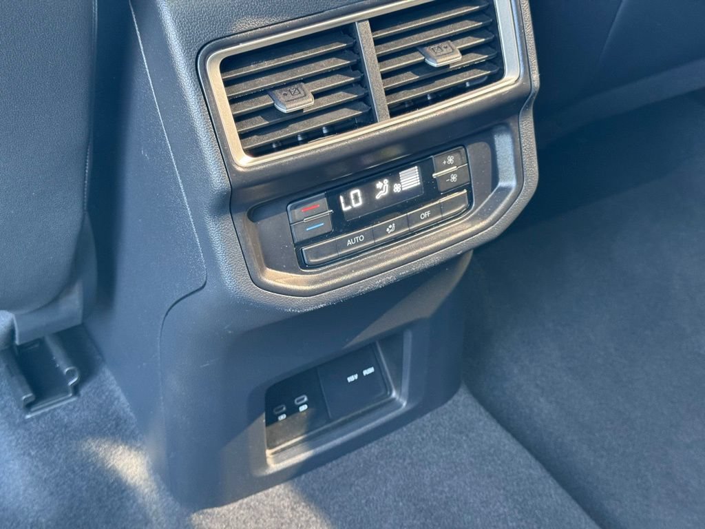 Used 2025 Volkswagen Atlas SE FWD image 29
