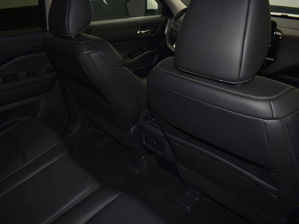 Used 2024 Nissan Pathfinder SL image 21