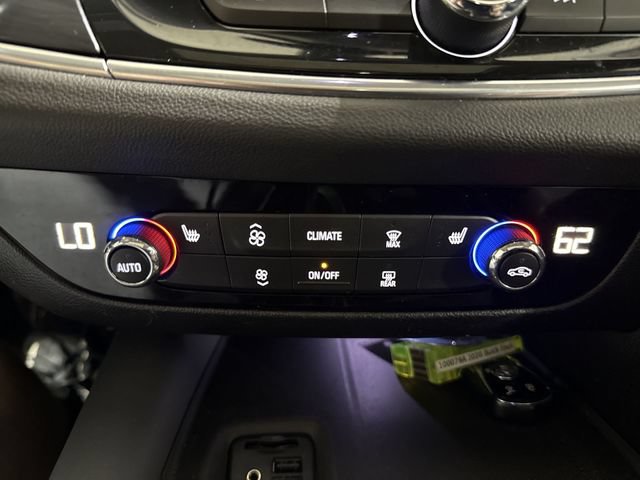 Used 2020 Buick Enclave Essence FWD image 16