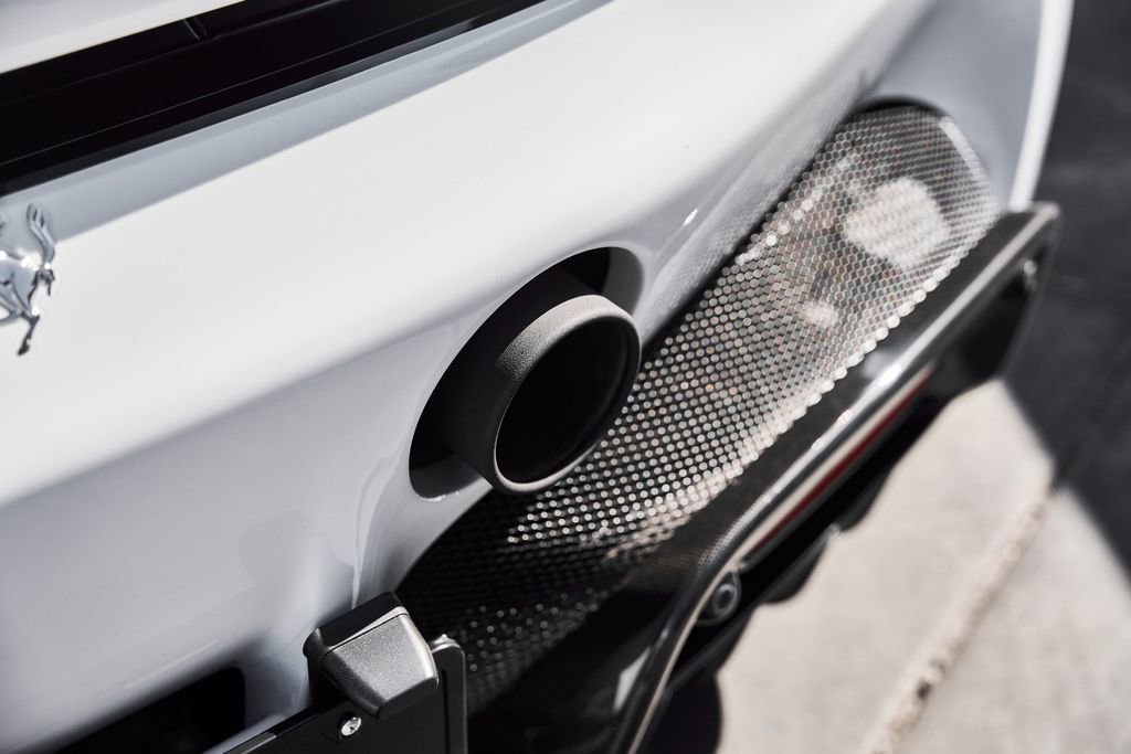 Used 2024 Ferrari SF90 Spider image 14