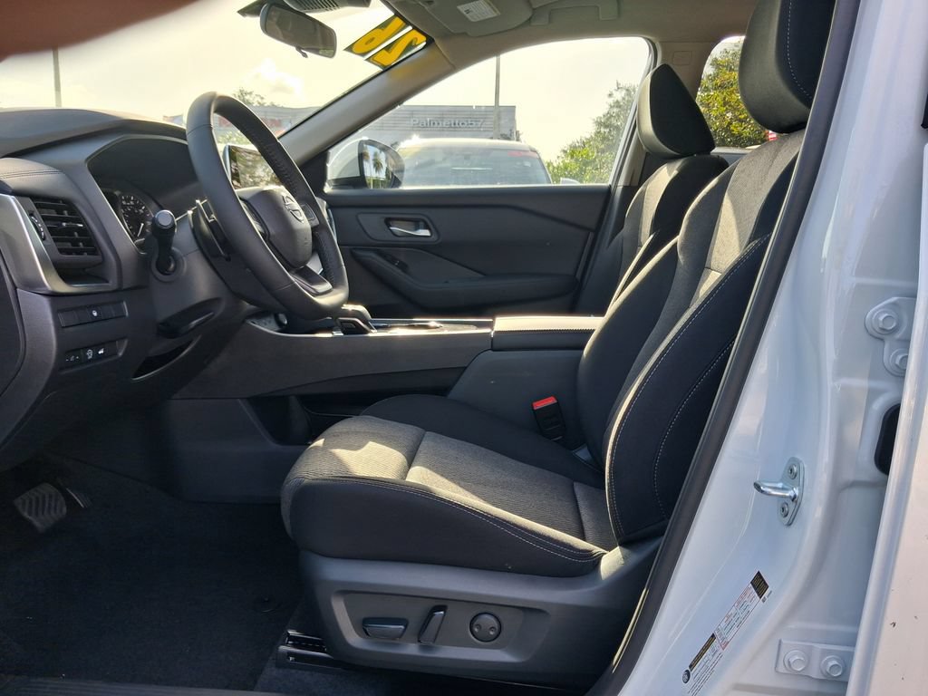Certified 2026 Nissan Rogue SV FWD image 12