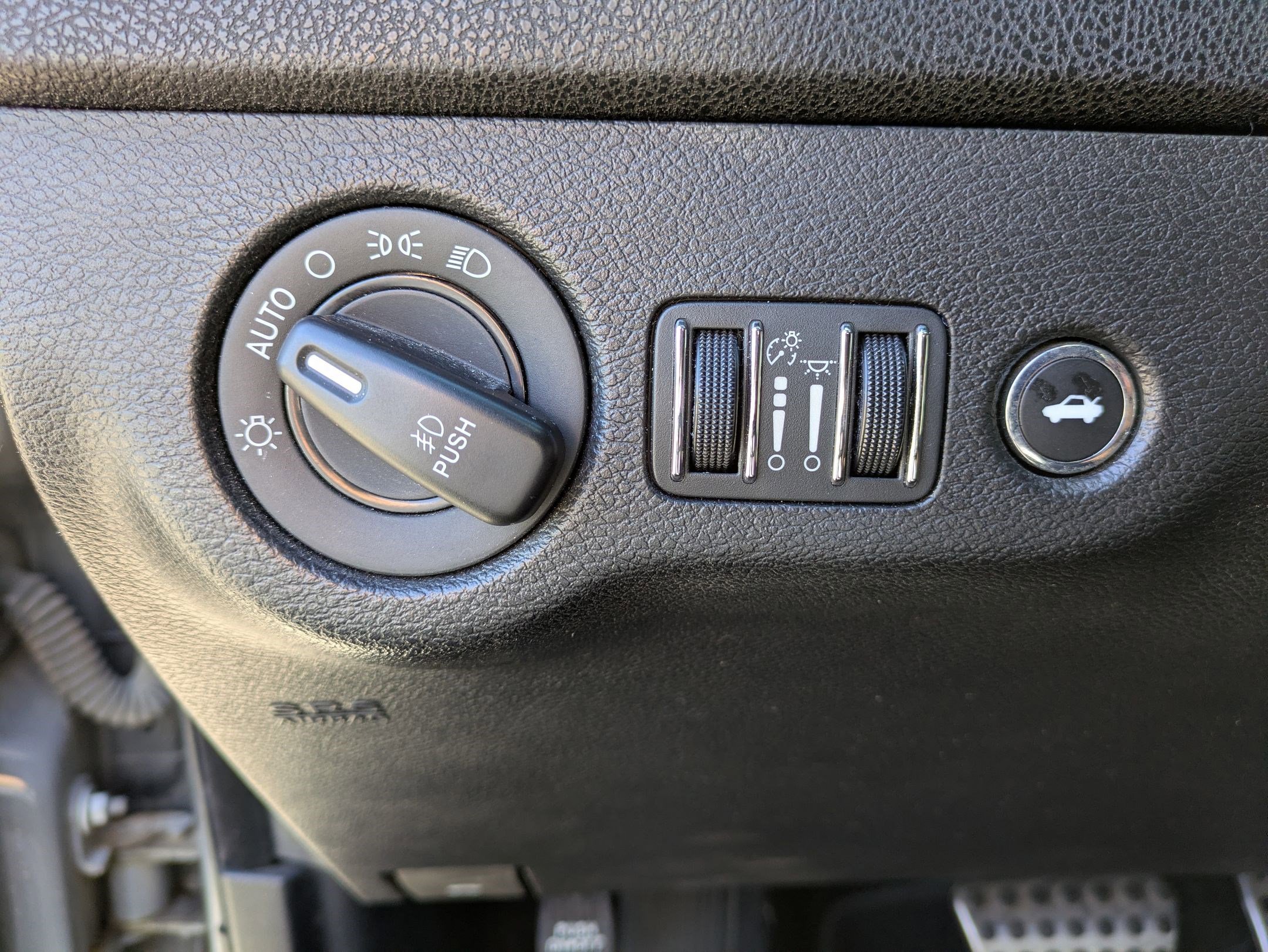 Used 2019 Dodge Charger R/T w/ Blacktop Package RWD image 22