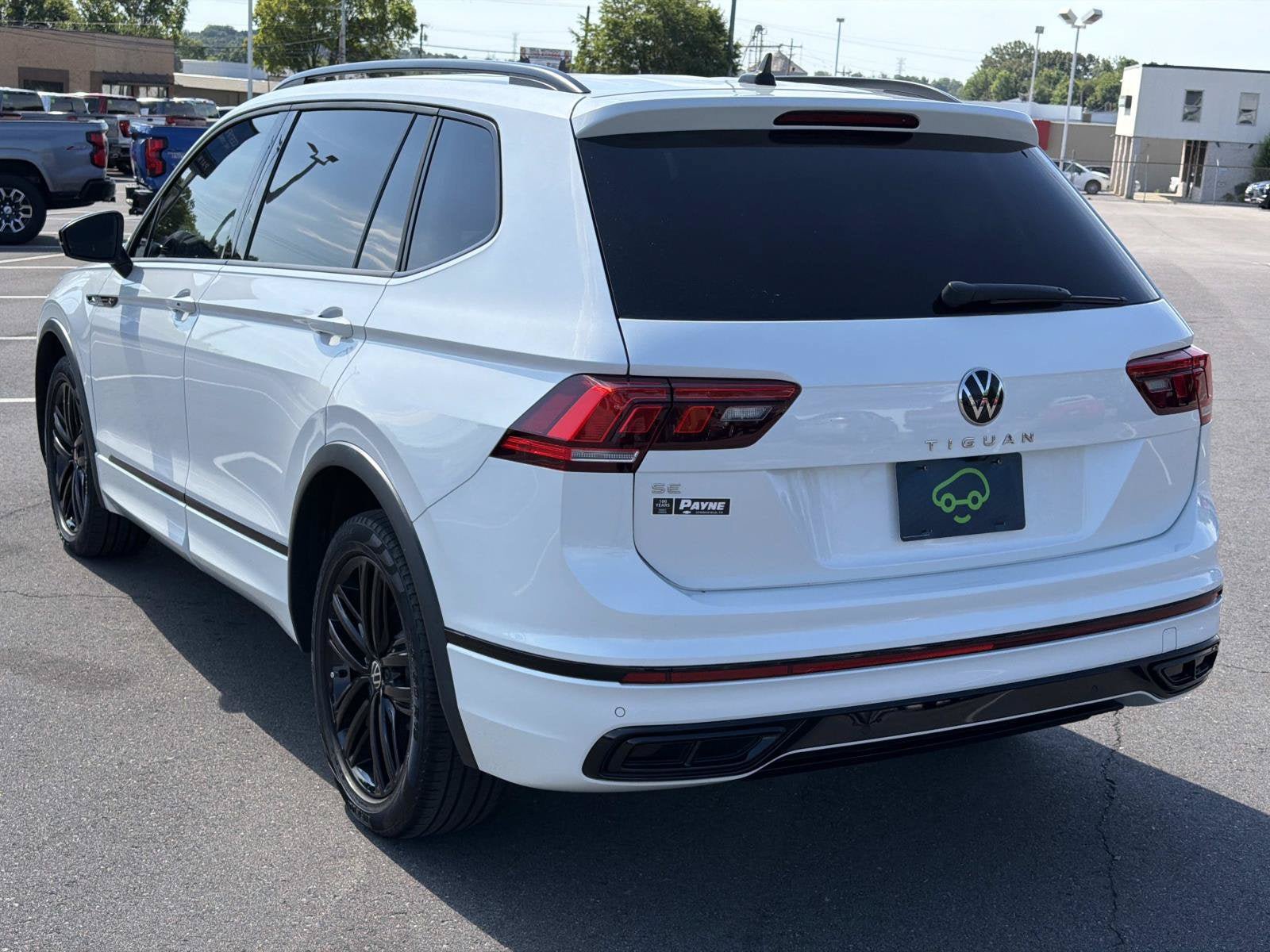 Used 2022 Volkswagen Tiguan SE R-Line FWD image 5