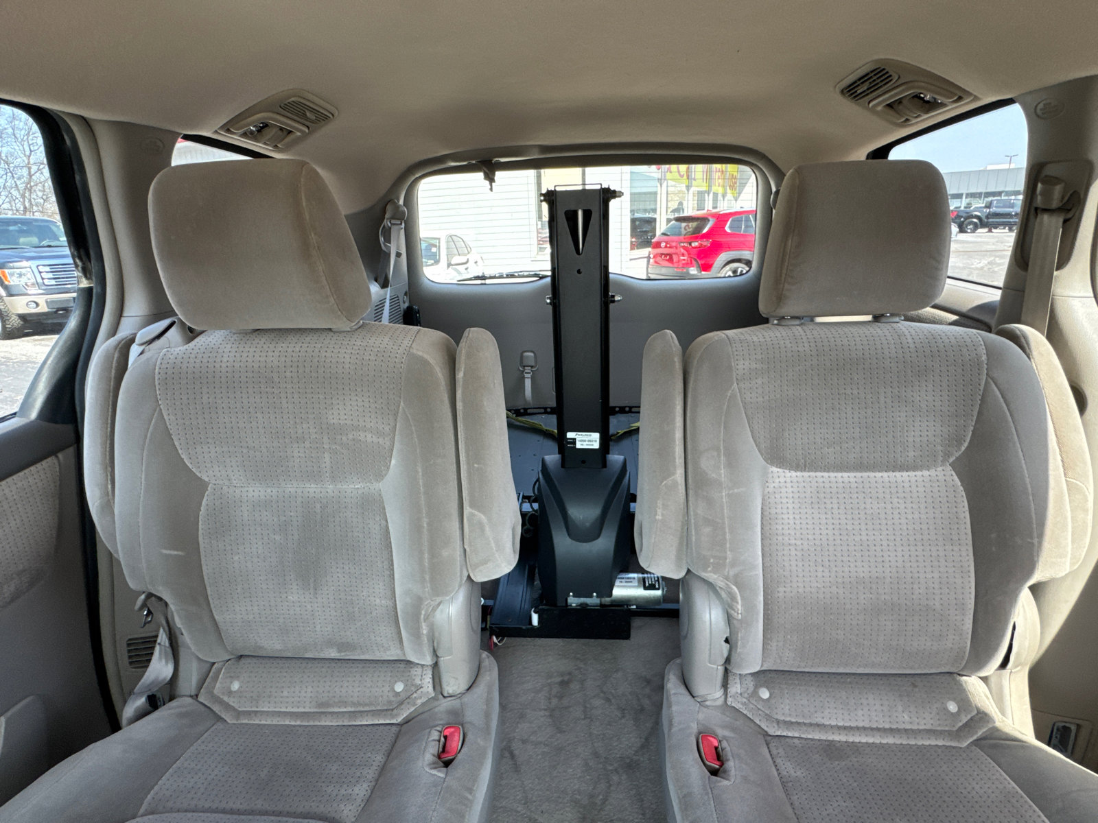 Used 2009 Toyota Sienna FWD image 8