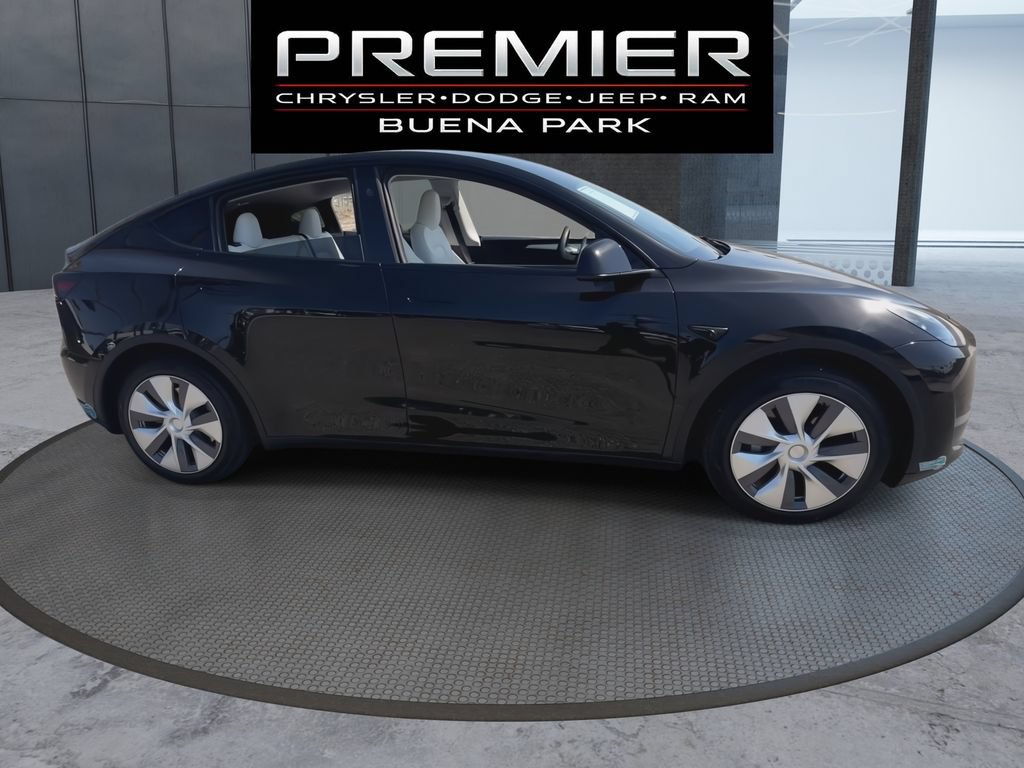 Used 2024 Tesla Model Y Long Range RWD image 9