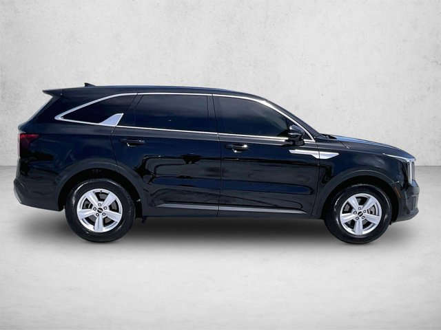 Used 2024 Kia Sorento LX FWD image 5