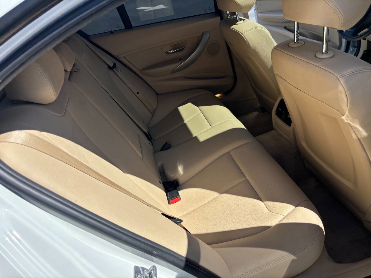 Used 2015 BMW 320i Sedan RWD image 23