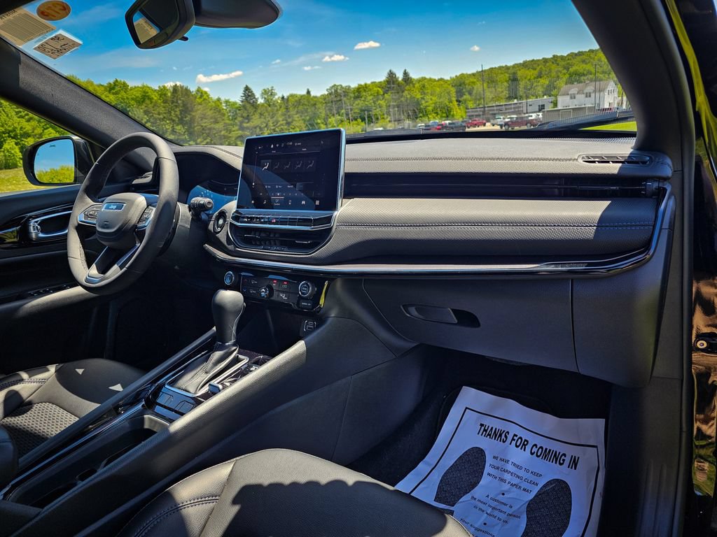 New 2026 Jeep Compass Latitude AWD/4WD image 36