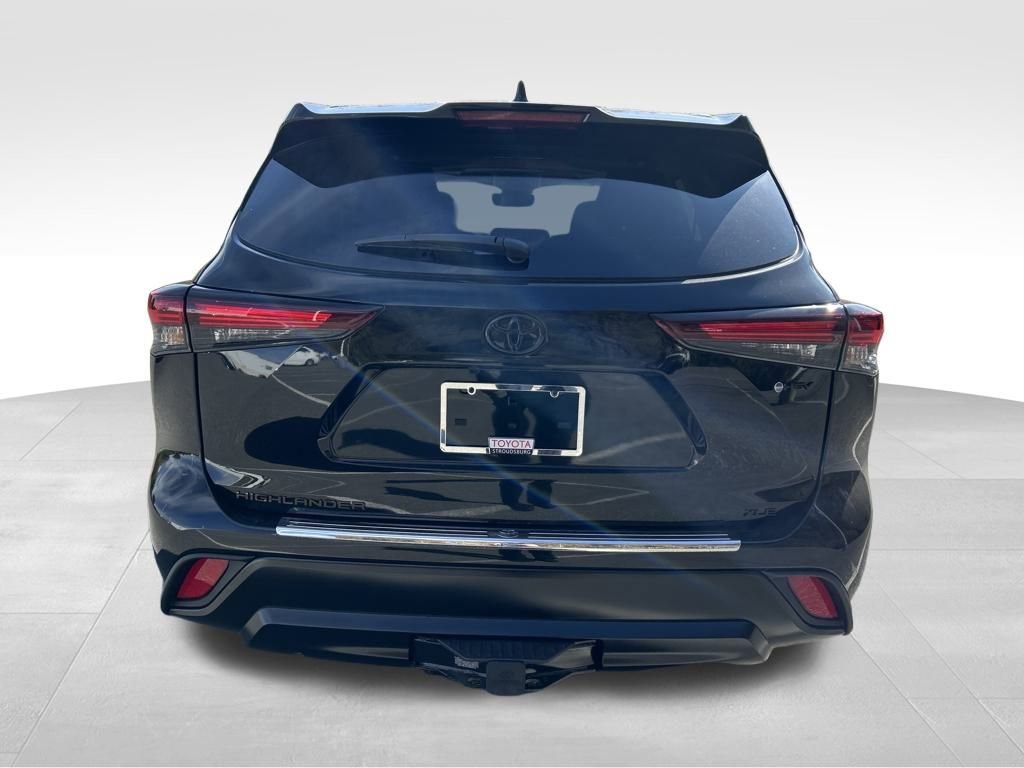 New 2025 Toyota Highlander XLE image 4
