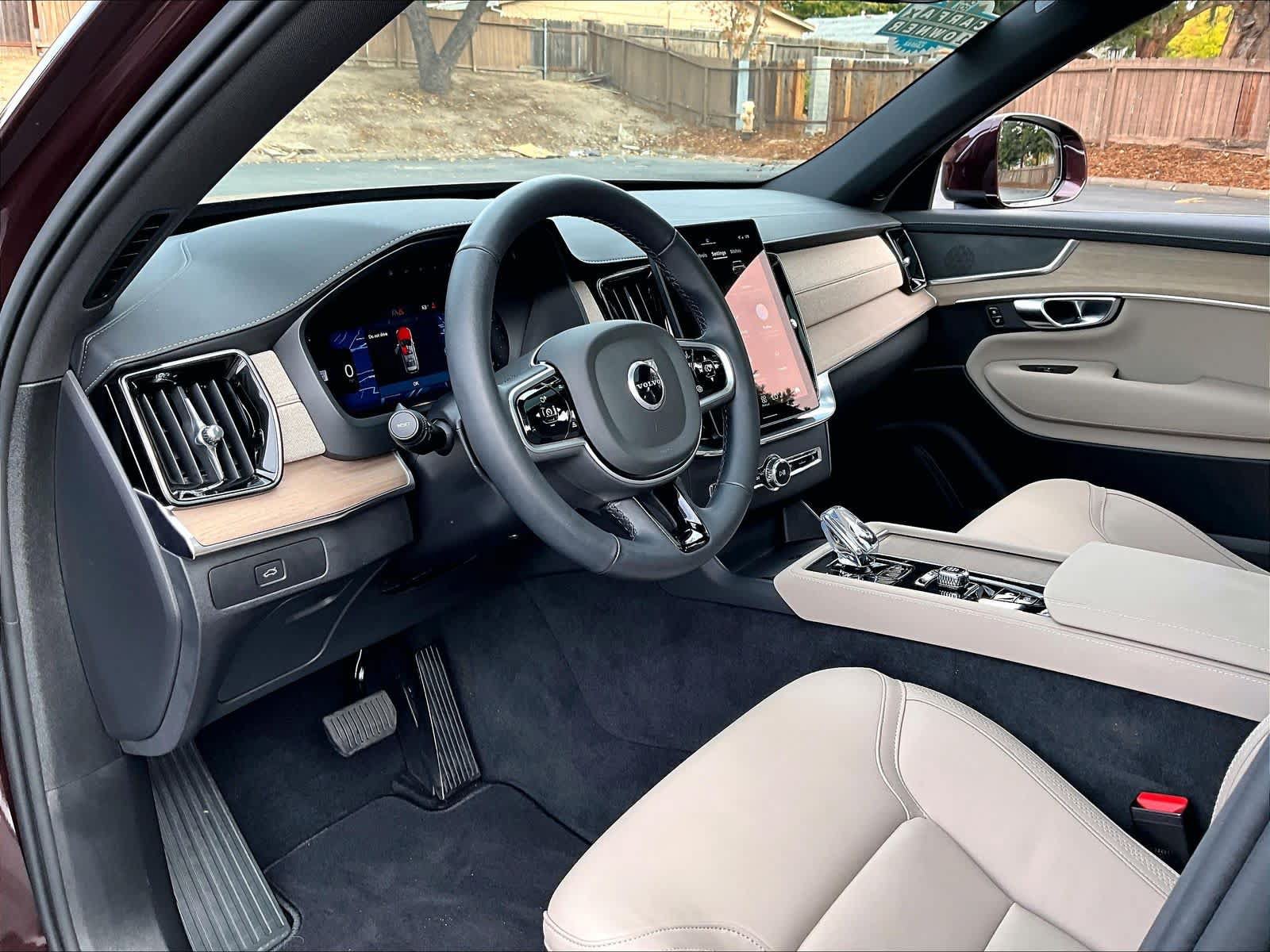 Used 2025 Volvo XC90 B5 Core w/ Protection Package Premier AWD/4WD image 16