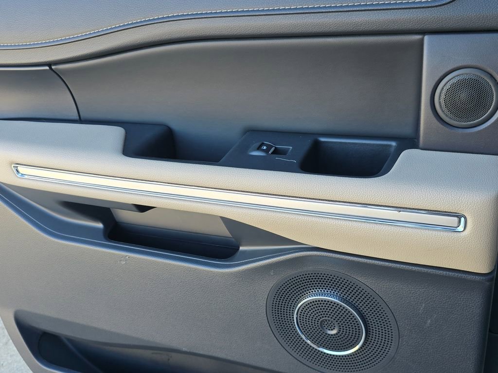 Used 2024 Ford Expedition Max Limited image 19