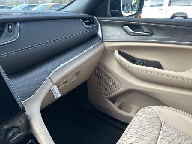 New 2025 Jeep Grand Cherokee Limited w/ Luxury Tech Group II image 22