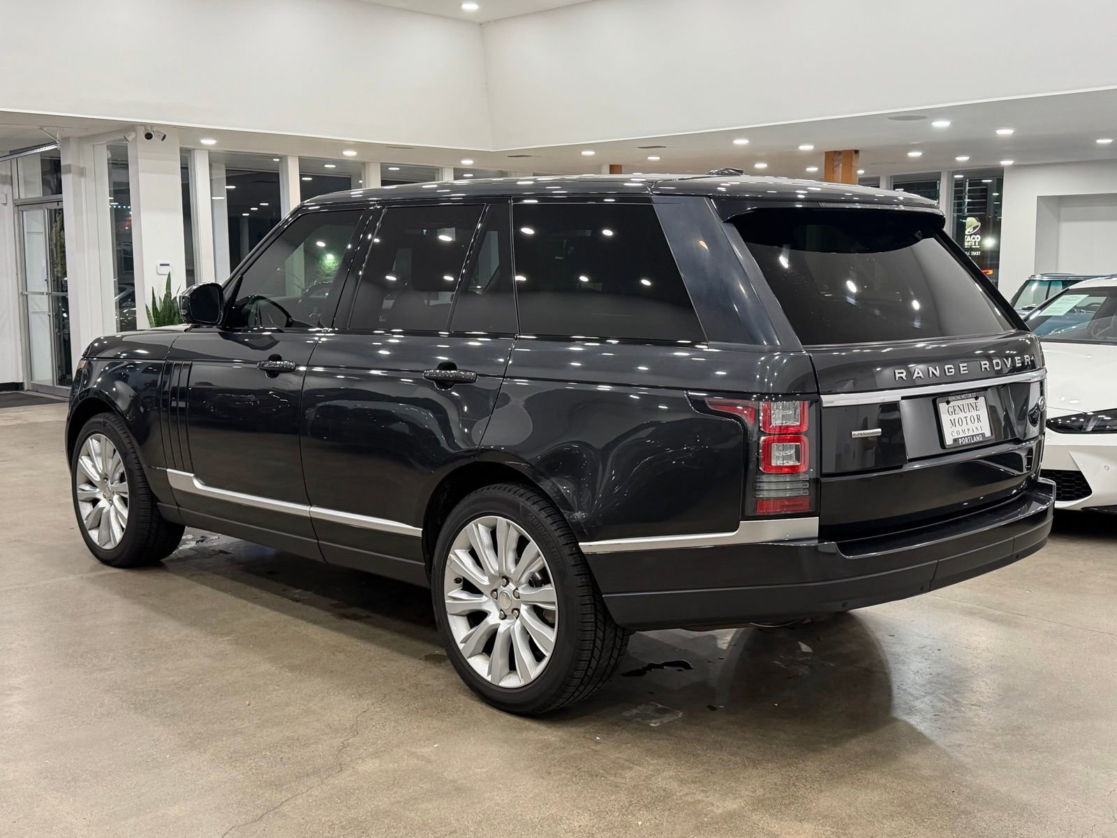 Used 2015 Land Rover Range Rover Supercharged image 4