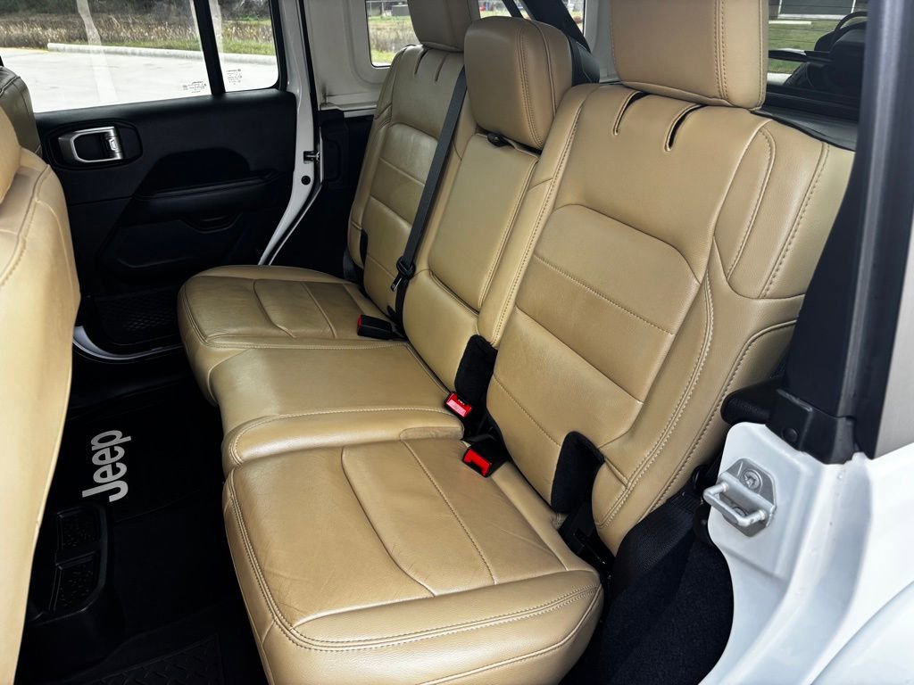 Used 2019 Jeep Wrangler Unlimited Sahara image 14