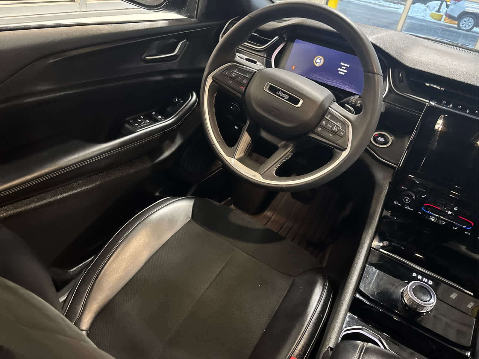 Used 2023 Jeep Grand Cherokee L Laredo image 15