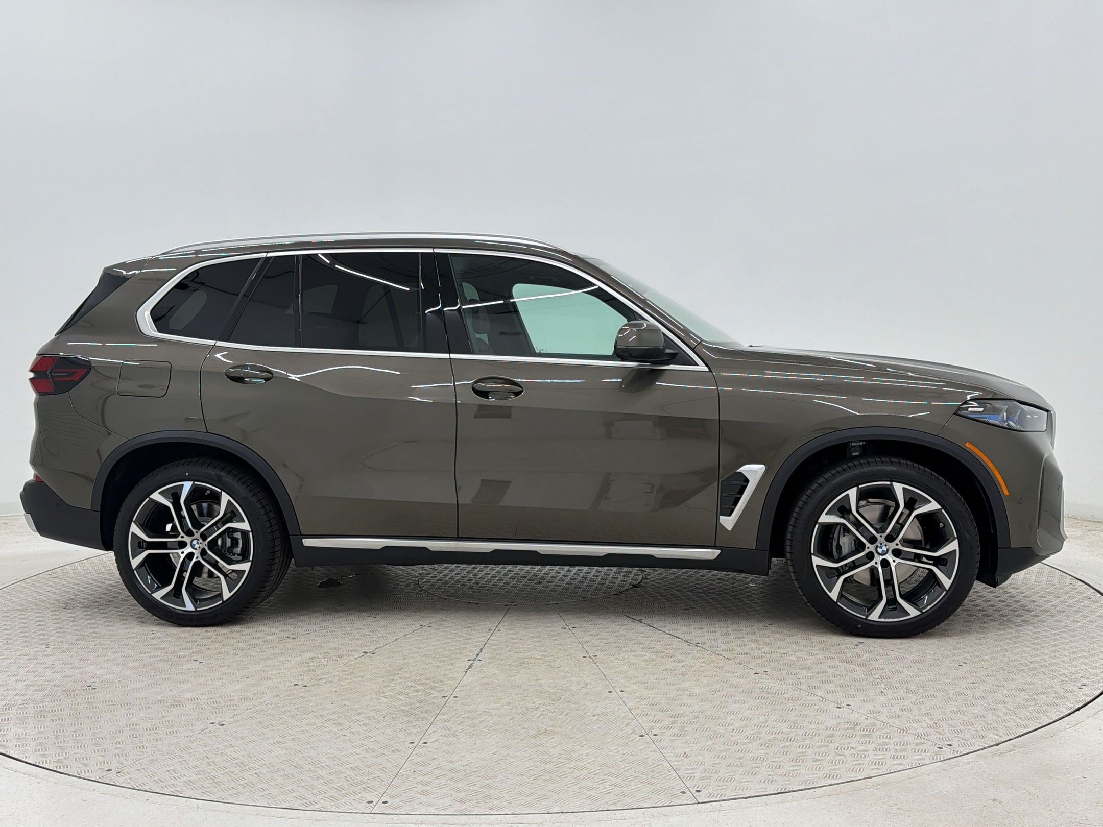 New 2026 BMW X5 xDrive40i w/ Climate Comfort Package AWD/4WD image 8