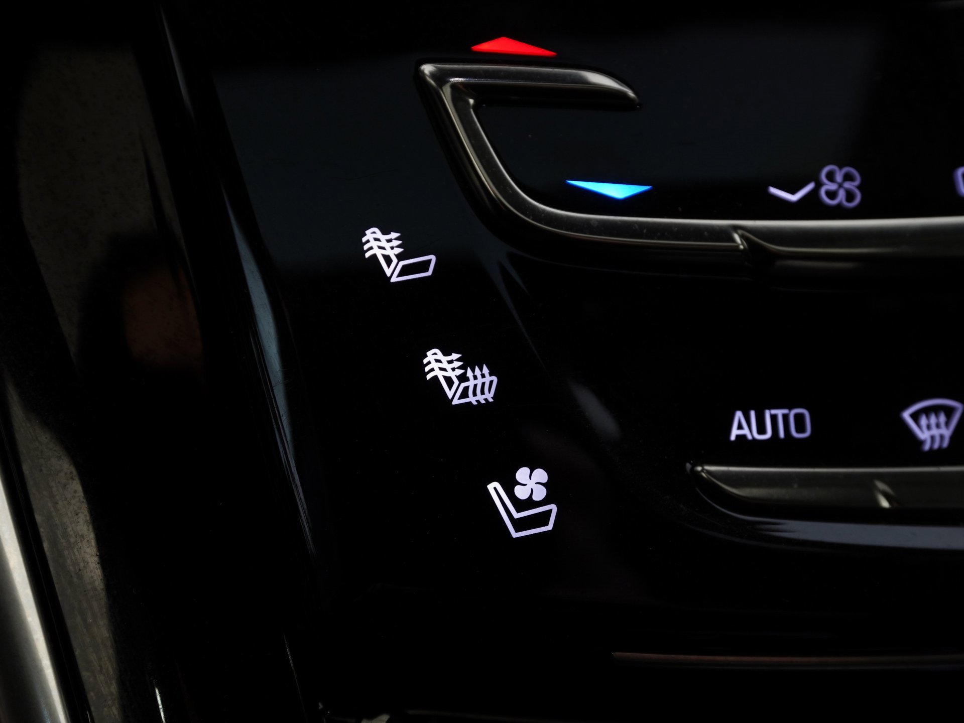 Used 2020 Cadillac Escalade ESV Platinum image 26