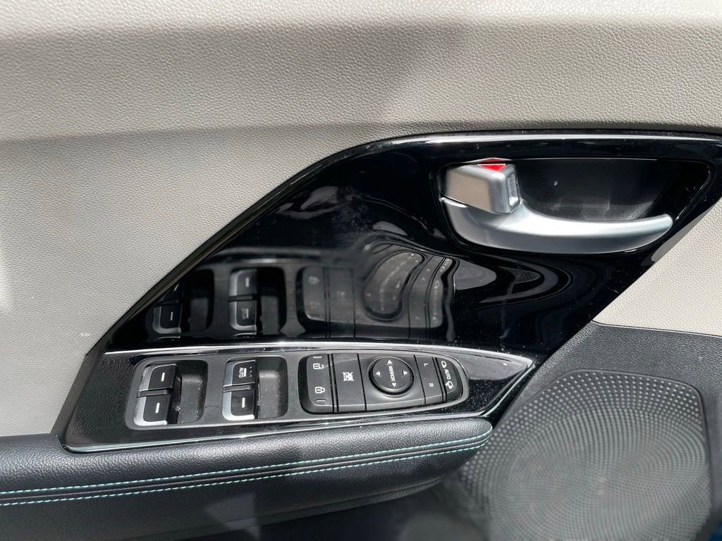 Used 2020 Kia Niro Touring FWD image 10