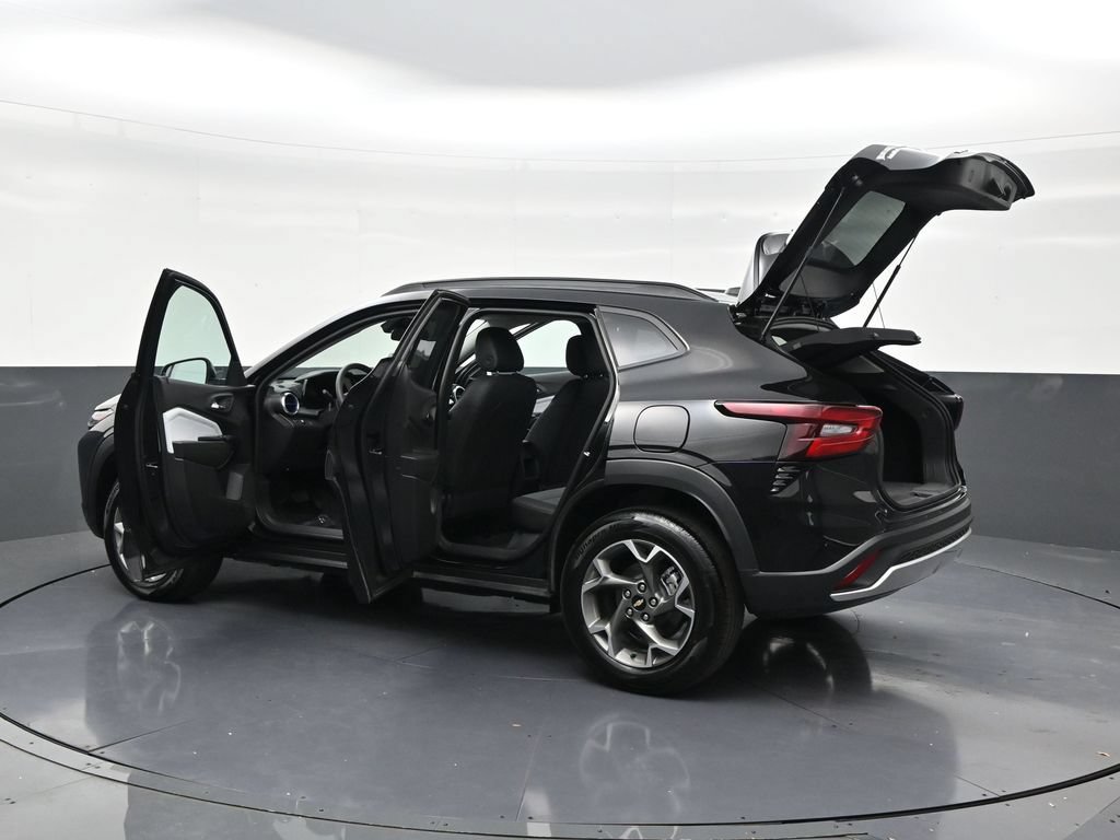 Used 2025 Chevrolet Trax LT w/ Driver Confidence Package FWD image 28