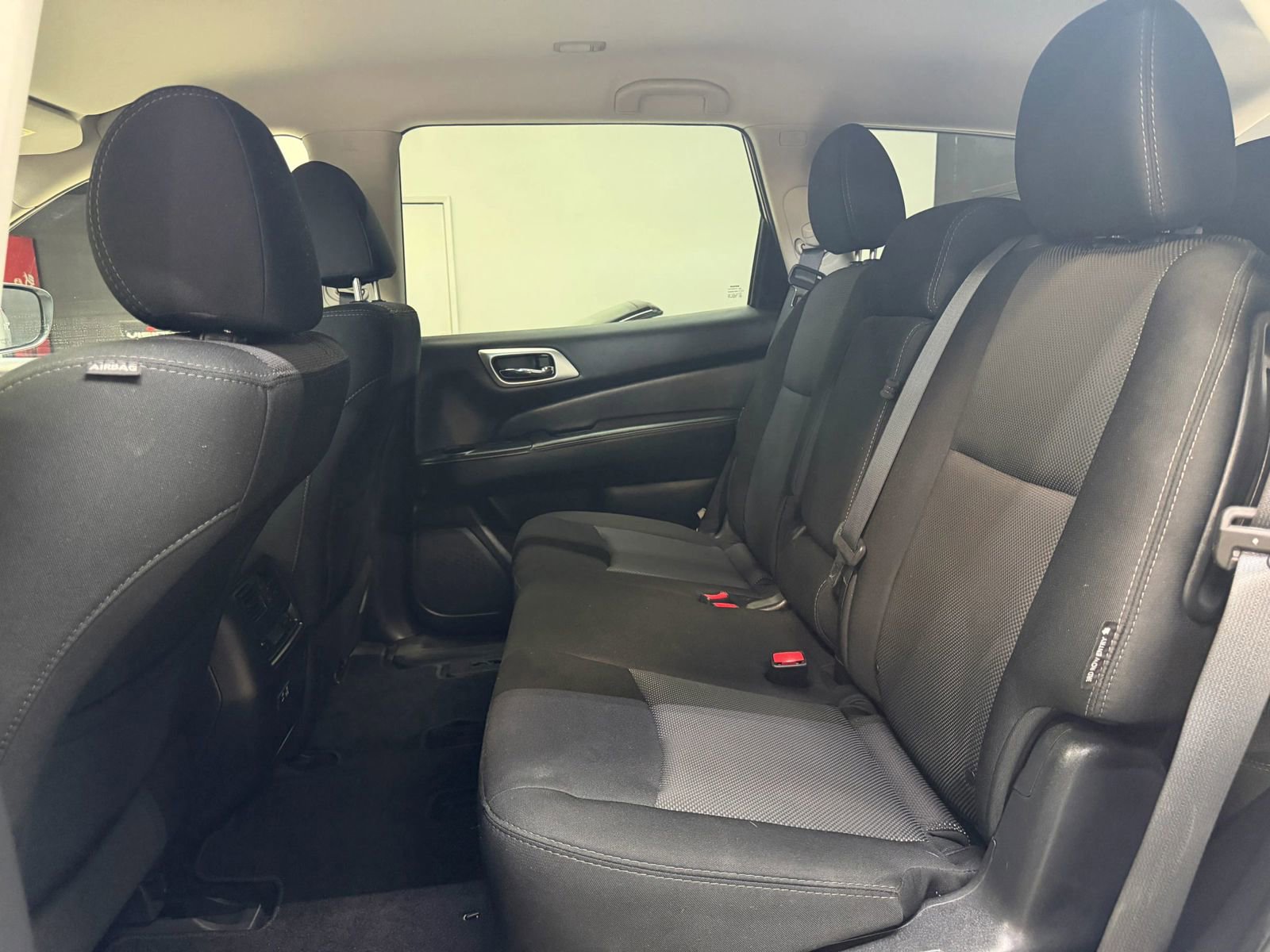 Used 2020 Nissan Pathfinder S AWD/4WD image 23