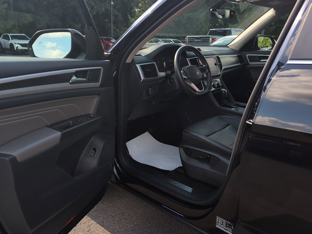 Used 2022 Volkswagen Atlas SE w/ Black Wheel Package FWD image 15