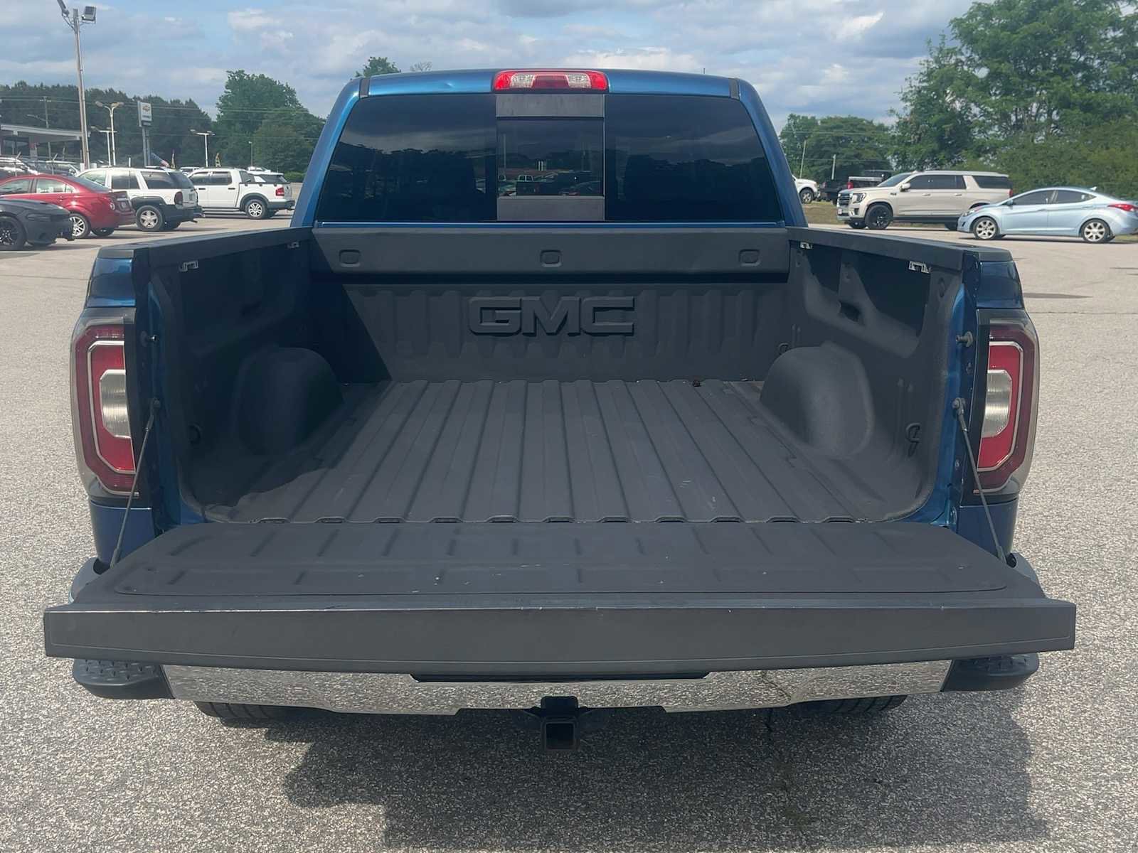 Used 2018 GMC Sierra 1500 SLT AWD/4WD image 4