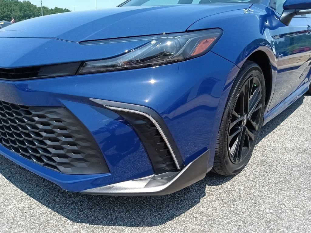 Used 2025 Toyota Camry SE w/ Convenience Package FWD image 9