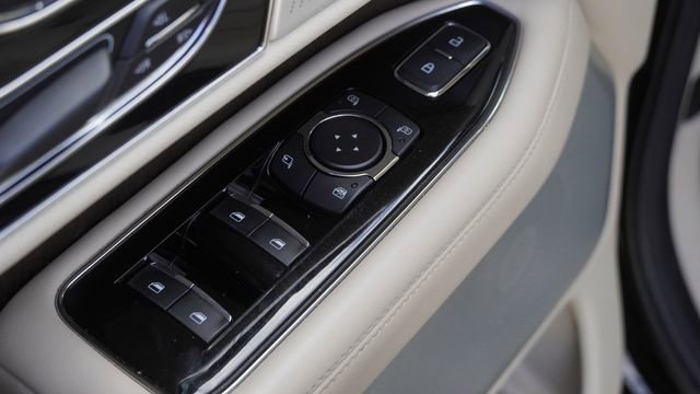 Used 2019 Lincoln Navigator L Reserve AWD/4WD image 22