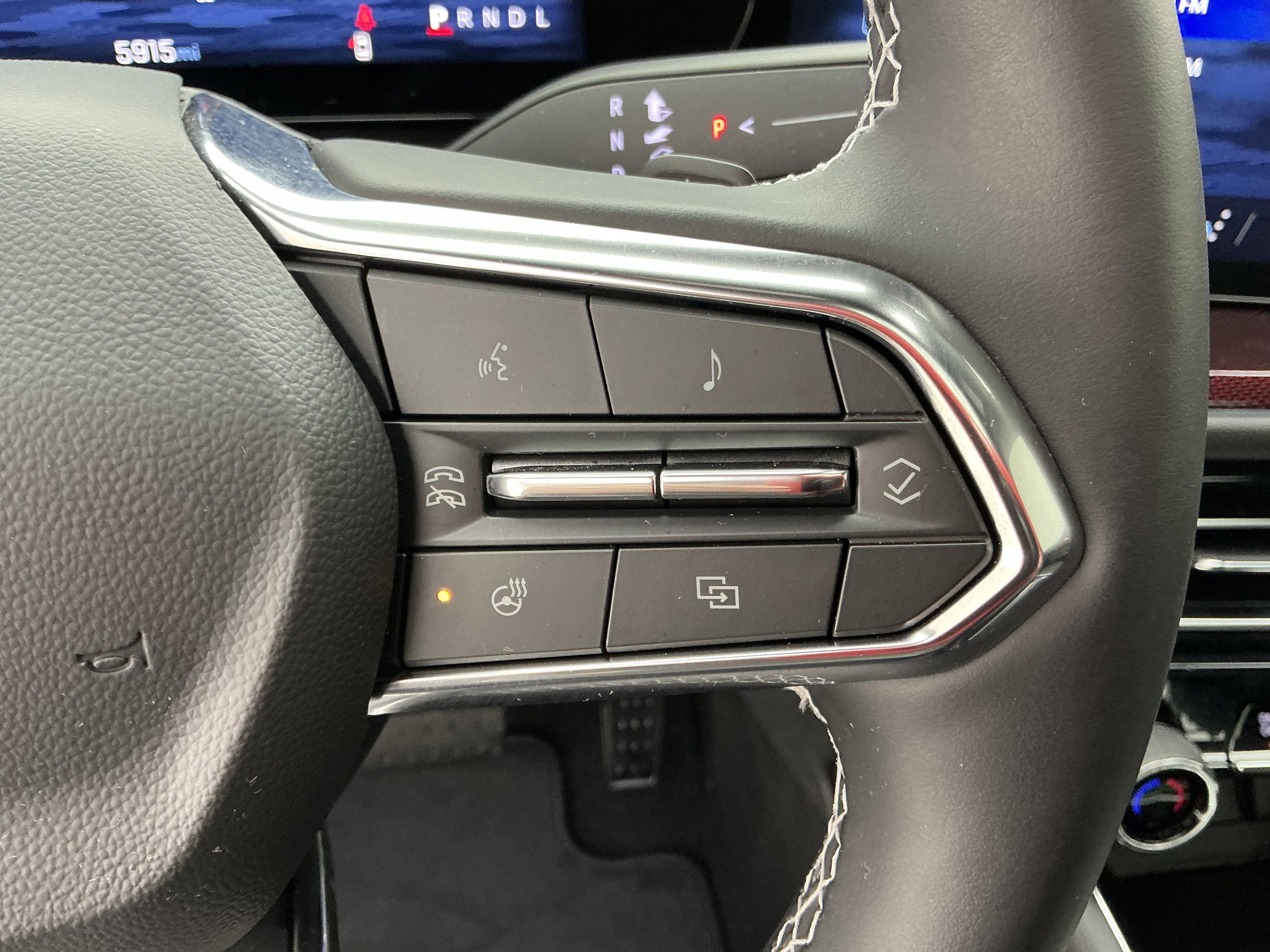 Used 2025 Chevrolet Traverse Z71 image 10