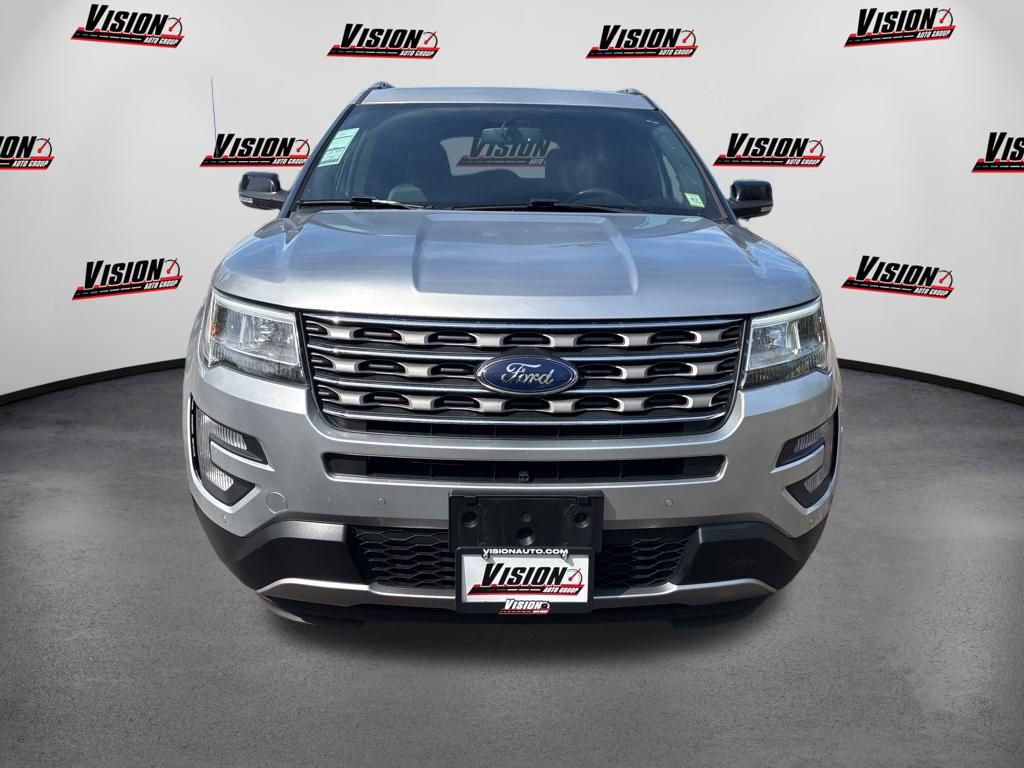 Used 2017 Ford Explorer XLT w/ Equipment Group 202A AWD/4WD image 2