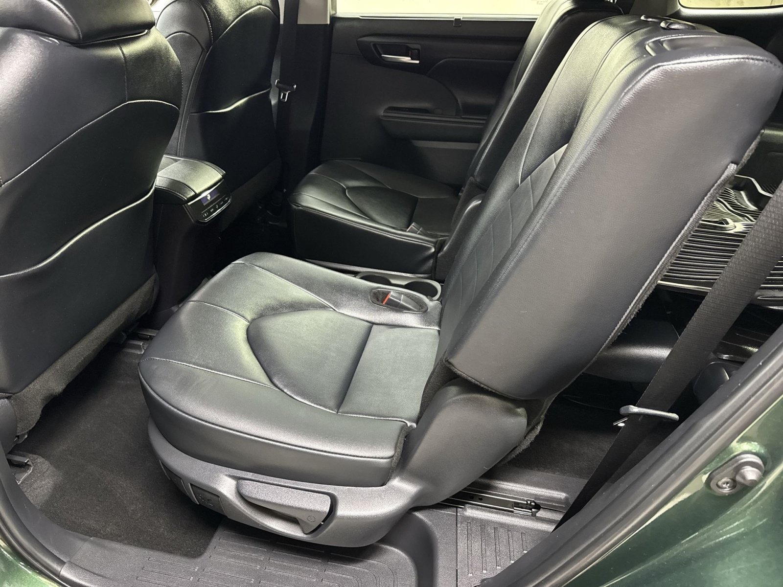 Used 2025 Toyota Highlander XLE AWD/4WD image 36