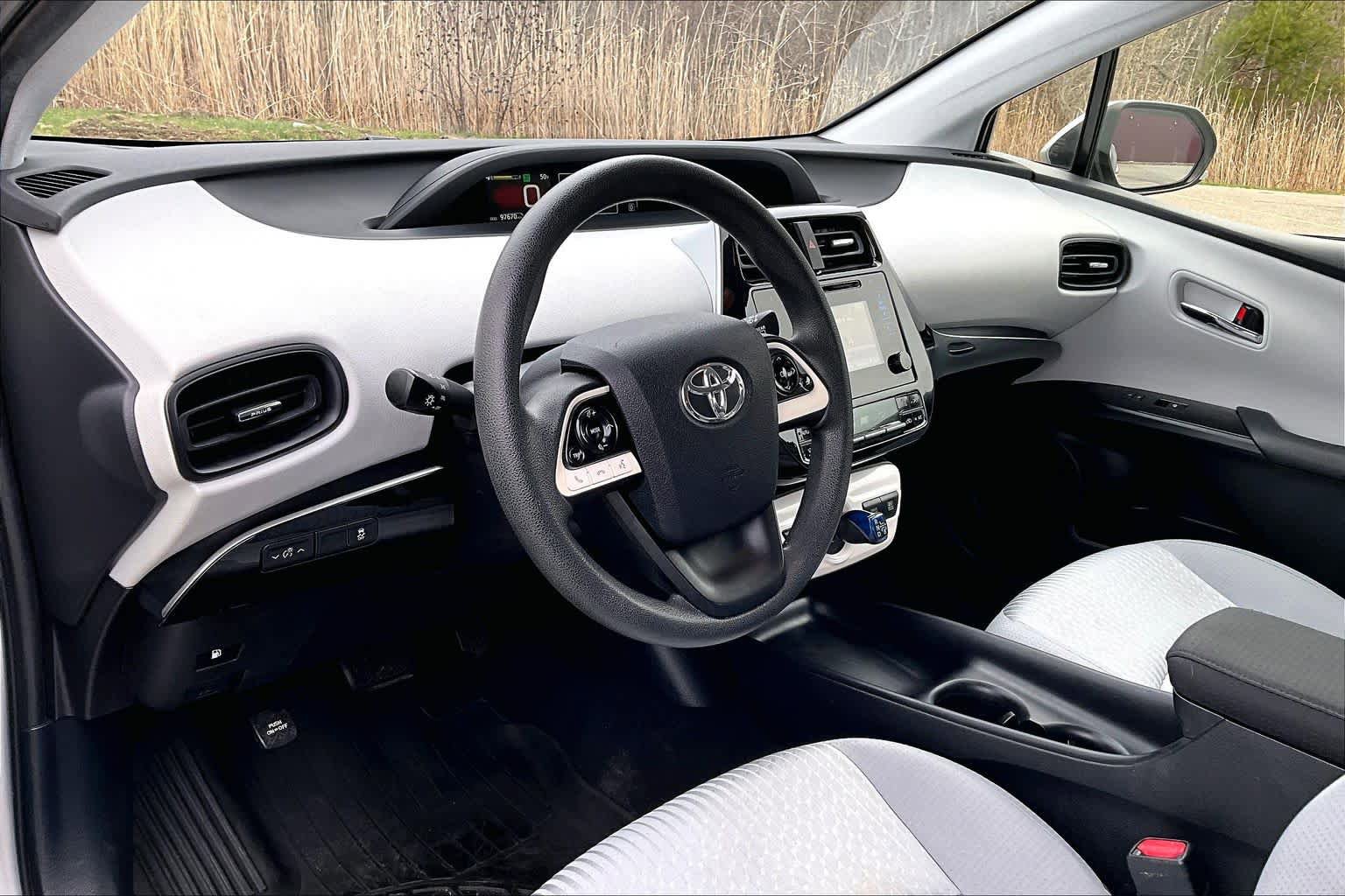 Used 2016 Toyota Prius Two image 18
