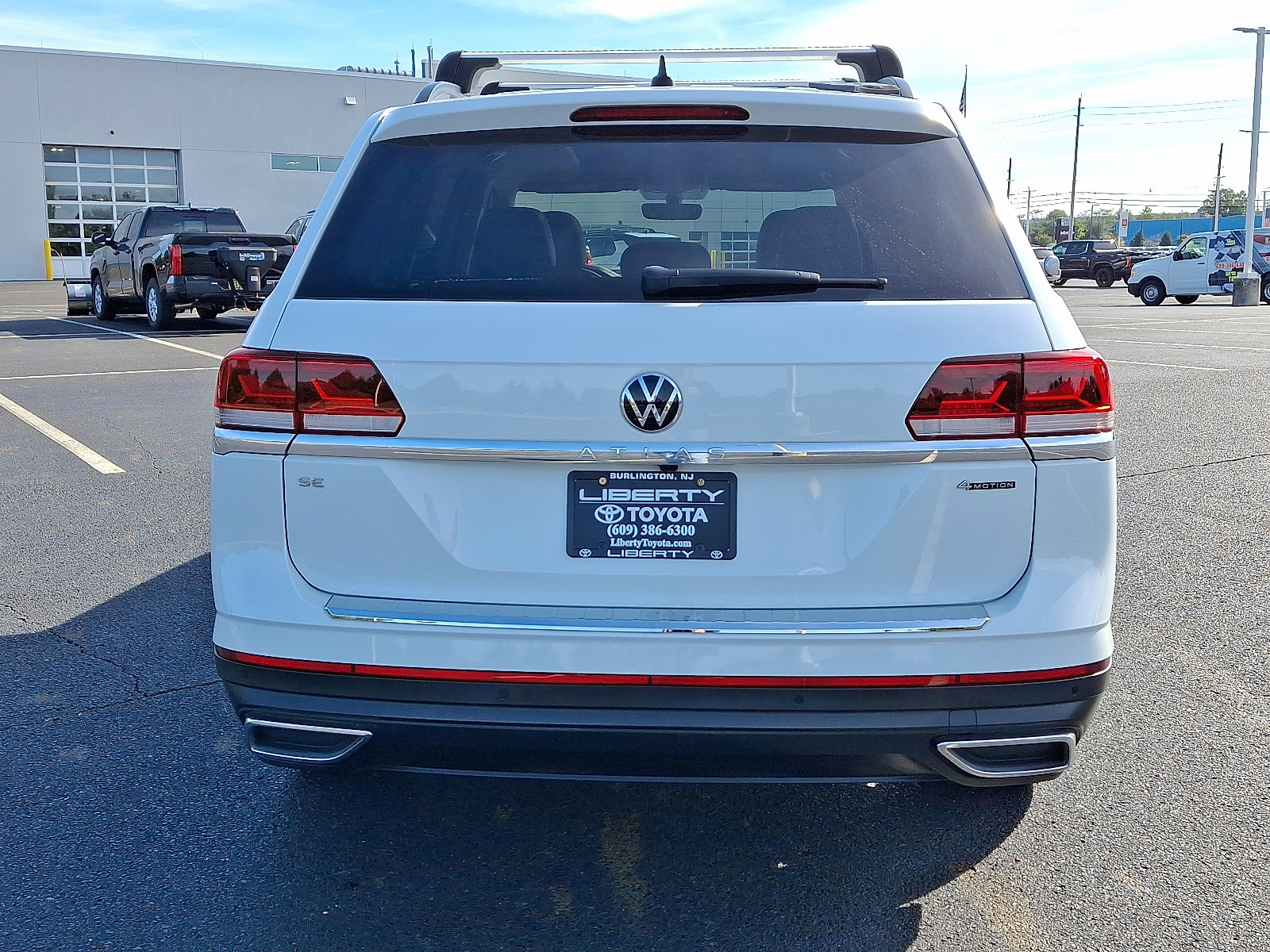 Used 2023 Volkswagen Atlas SE w/ Panoramic Sunroof Package image 5