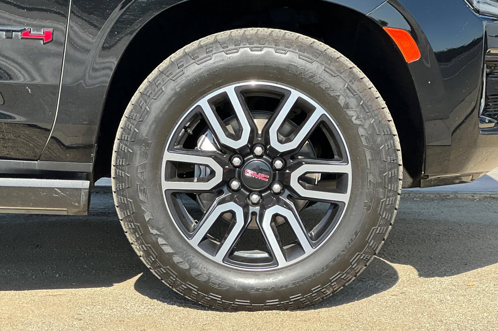 Used 2023 GMC Yukon AT4 w/ AT4 Premium Package AWD/4WD image 40