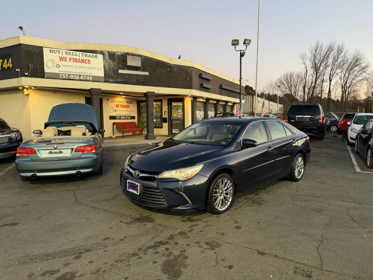 Used 2016 Toyota Camry XLE w/ Moonroof Package image 2