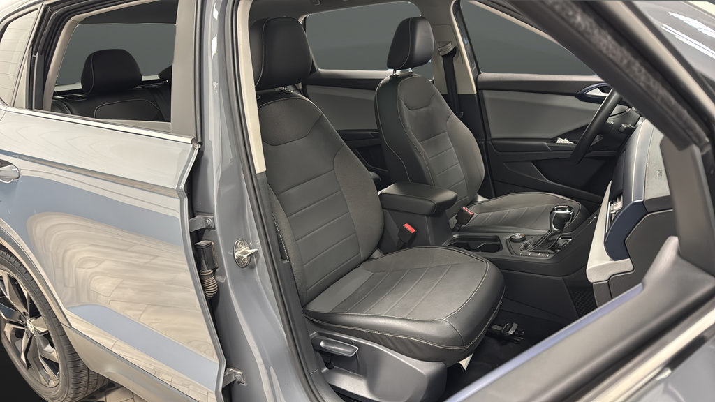 Used 2022 Volkswagen Taos SE w/ Panoramic Sunroof Package FWD image 24