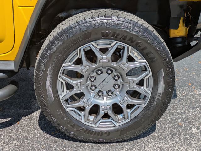 Used 2004 HUMMER H2 w/ Preferred Equipment Group image 8