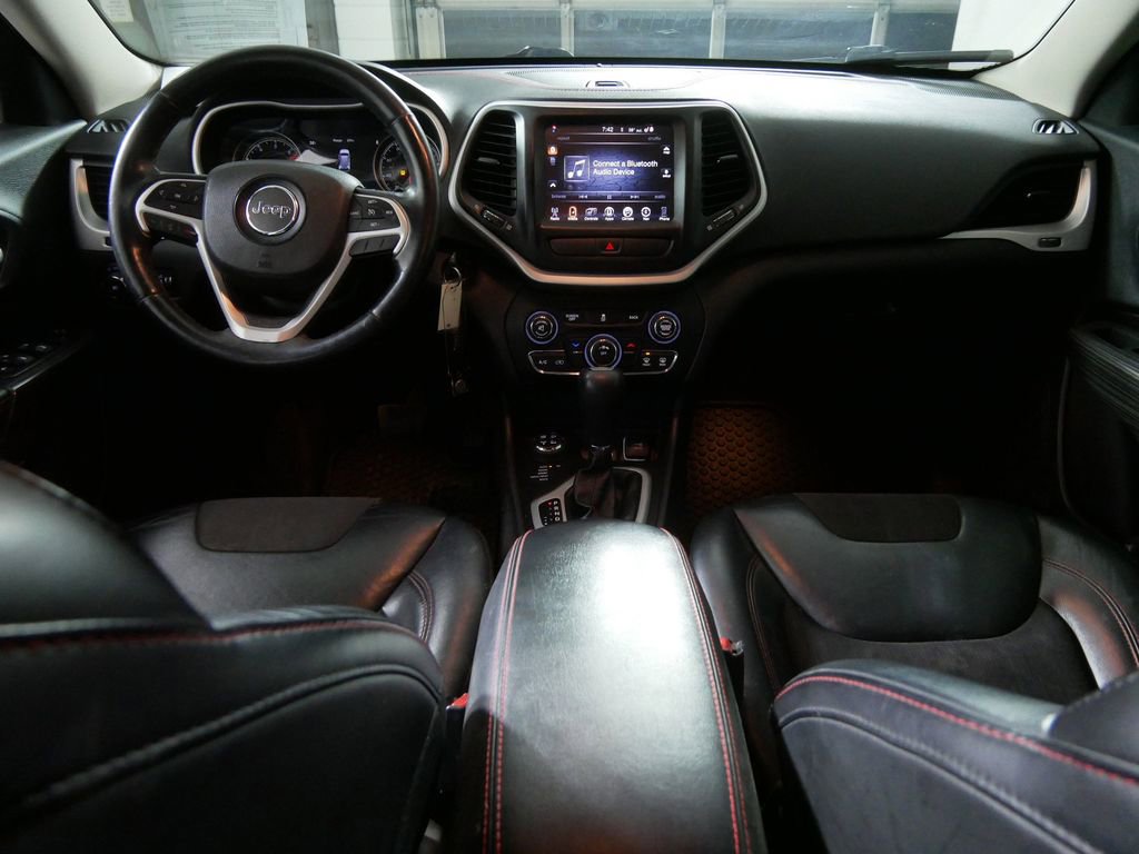 Used 2016 Jeep Cherokee Trailhawk w/ Cold Weather Group image 16