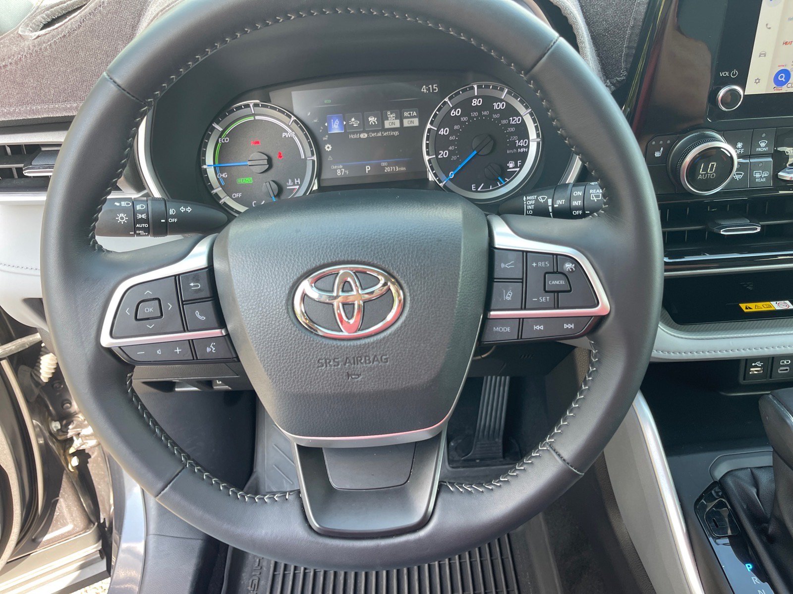 Used 2025 Toyota Highlander XLE AWD/4WD image 7
