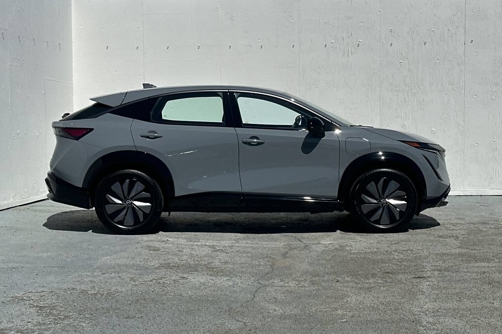 Used 2024 Nissan Ariya AWD image 2