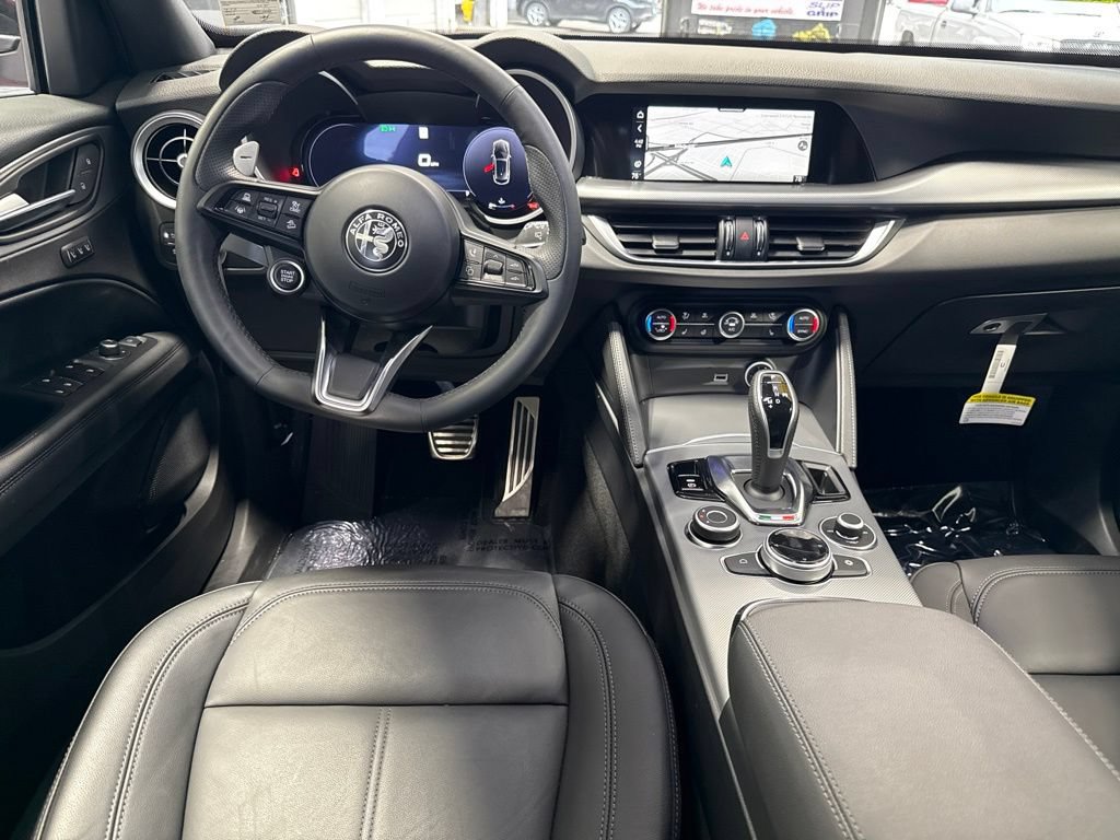 Used 2025 Alfa Romeo Stelvio Sprint w/ Convenience Package AWD/4WD image 19