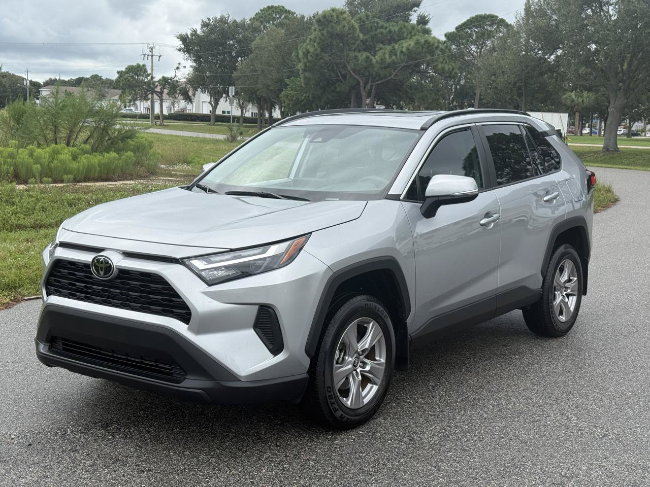Used 2025 Toyota RAV4 XLE FWD image 4